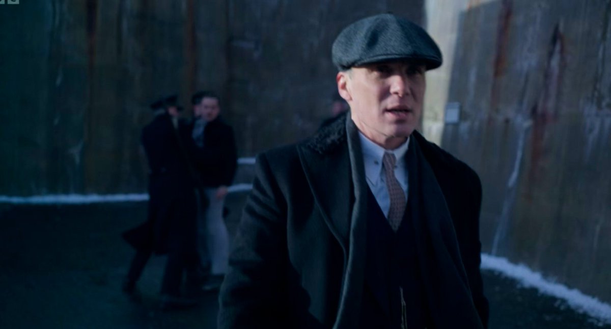 peakyswifties's tweet photo. the only sights he's showing her is the insides of his pants #PeakyBlinders https://t.co/sr9uR0tBzw