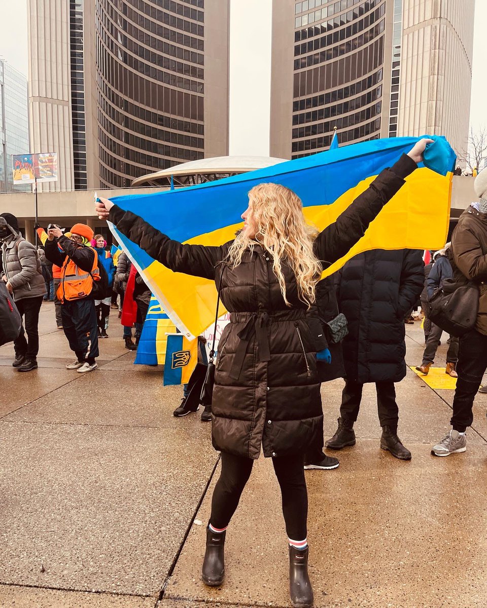 mapleafs34's tweet photo. 30,000 Ukrainians and friends came out in Toronto today to support a Ukraine! That is the largest crowd Canada has seen in history! THANK YOU! GLORY TO UKRAINE! 🇺🇦💙💛 https://t.co/eslwQo2nZg