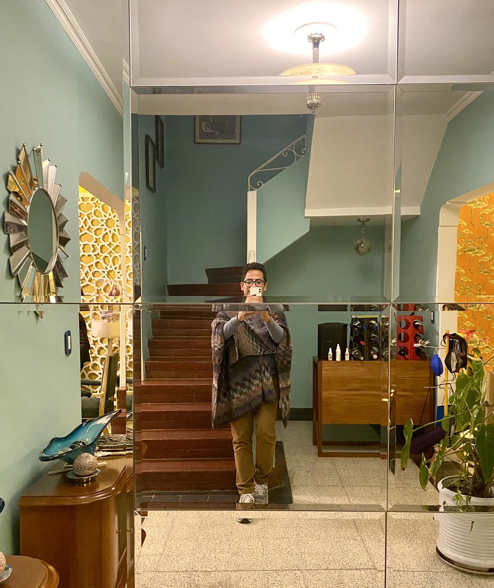 HomerikiPS's tweet photo. “es como si yo hubiera estado todo el tiempo mirando un espejo y siendo apenas consciente del mundo real que tenía al lado.” 🪞
#espejo #reflejo #imagen #mirror #instamirror
#gay #gayisokay #gayguy #instagay
#oaxaqueñopresumido https://t.co/56eYckFd7p