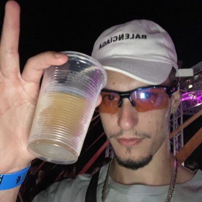 vampetinhaa's tweet photo. #NovaFotoDePerfil Não é vida https://t.co/fUGeo5wQbC