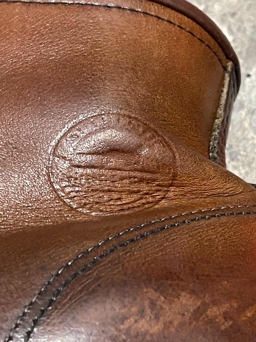 3710hero's tweet photo. MY FIRST REDWING👢
#redwing
#RW875
#犬刻印
#moctoe
#vibram132BK https://t.co/h29BdOnLGS