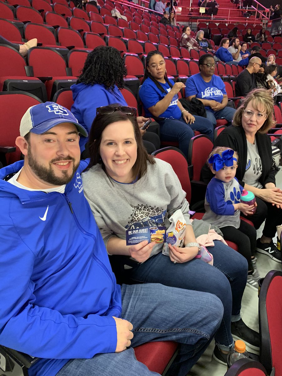 The_Sports_Web's tweet photo. More #CulversBG Fans in the Stands winners at #4thRegion #Nash1037 @SouthWarrenHigh @FSHSathletics https://t.co/EsttT0fKf6