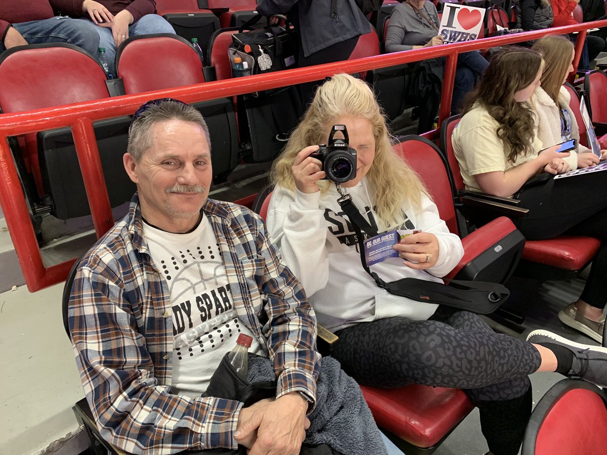 The_Sports_Web's tweet photo. More #CulversBG Fans in the Stands winners at #4thRegion #Nash1037 @SouthWarrenHigh @FSHSathletics https://t.co/EsttT0fKf6
