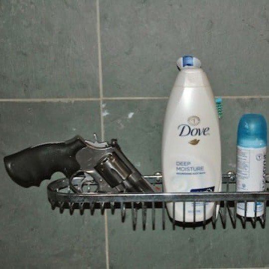 Por si sale un corrido mientras me baño