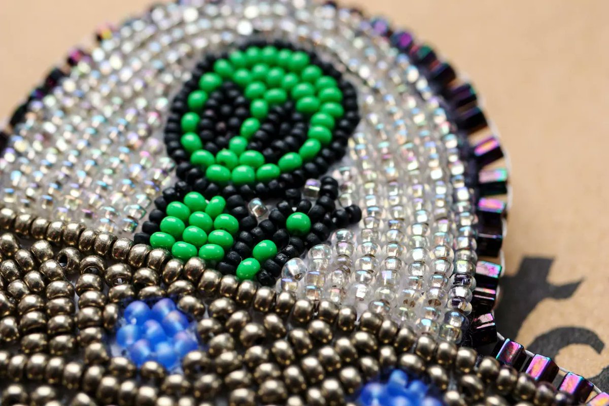 cmdrspacebabe's tweet photo. commissioned a beaded patch from a crafter I know and I'm so happy with it 😭👽🛸 https://t.co/CbhcxnYnxU