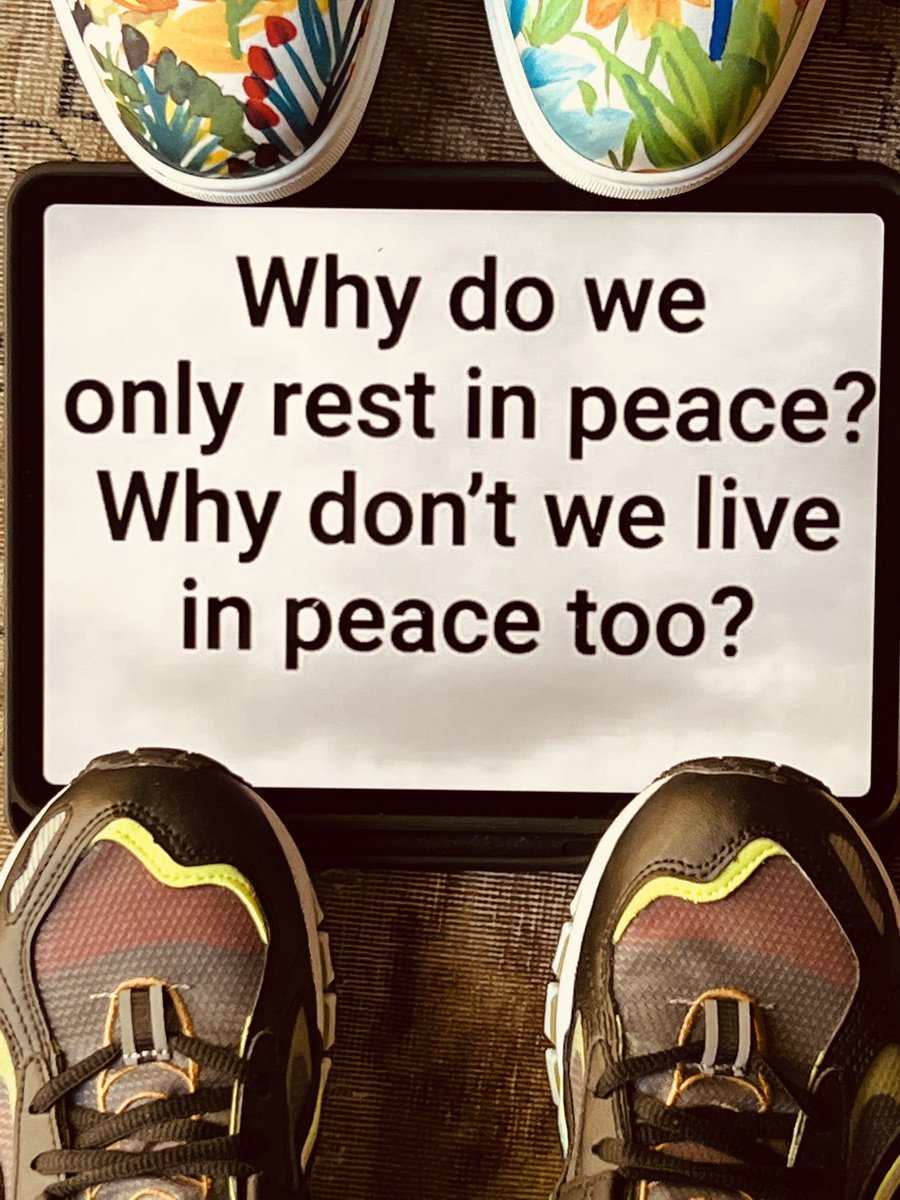 ringostarrmusic's tweet image. Peace and love 😎✌️🌟❤️🌈🎶🍒☮️