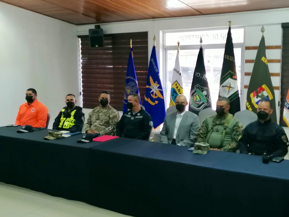 SUME911's tweet photo. Nuestro Director Ejecutivo, Ing. Bernabé Pérez, brindó en conferencia de prensa realizada en la sede de la Policía Nacional en Ancón, el reporte de los casos atendidos por el #SUME durante el transcurso de la #OperaciónKairosFaseII https://t.co/m0m0MegObp
