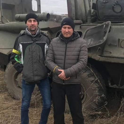 These railway workers were inspecting the railroad in Sumy, when they saw a russian APC. The invaders asked for directions and were led to a dead end. After getting trapped, the russians got out. 
2 were captured, 2 are on the run. 
Heroes of Ukraine 🇺🇦 
#StandWithUkraine