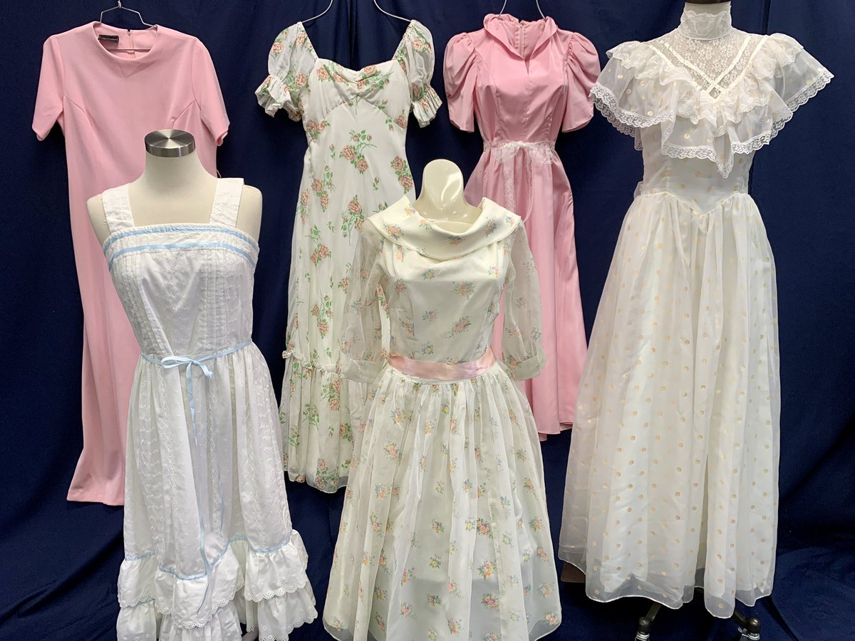 RVintageC's tweet photo. Pretty in pink #vintageformals #vintagestyle #RainbowPartyRentals #RainbowVintageCostume https://t.co/sw49zcl6ON