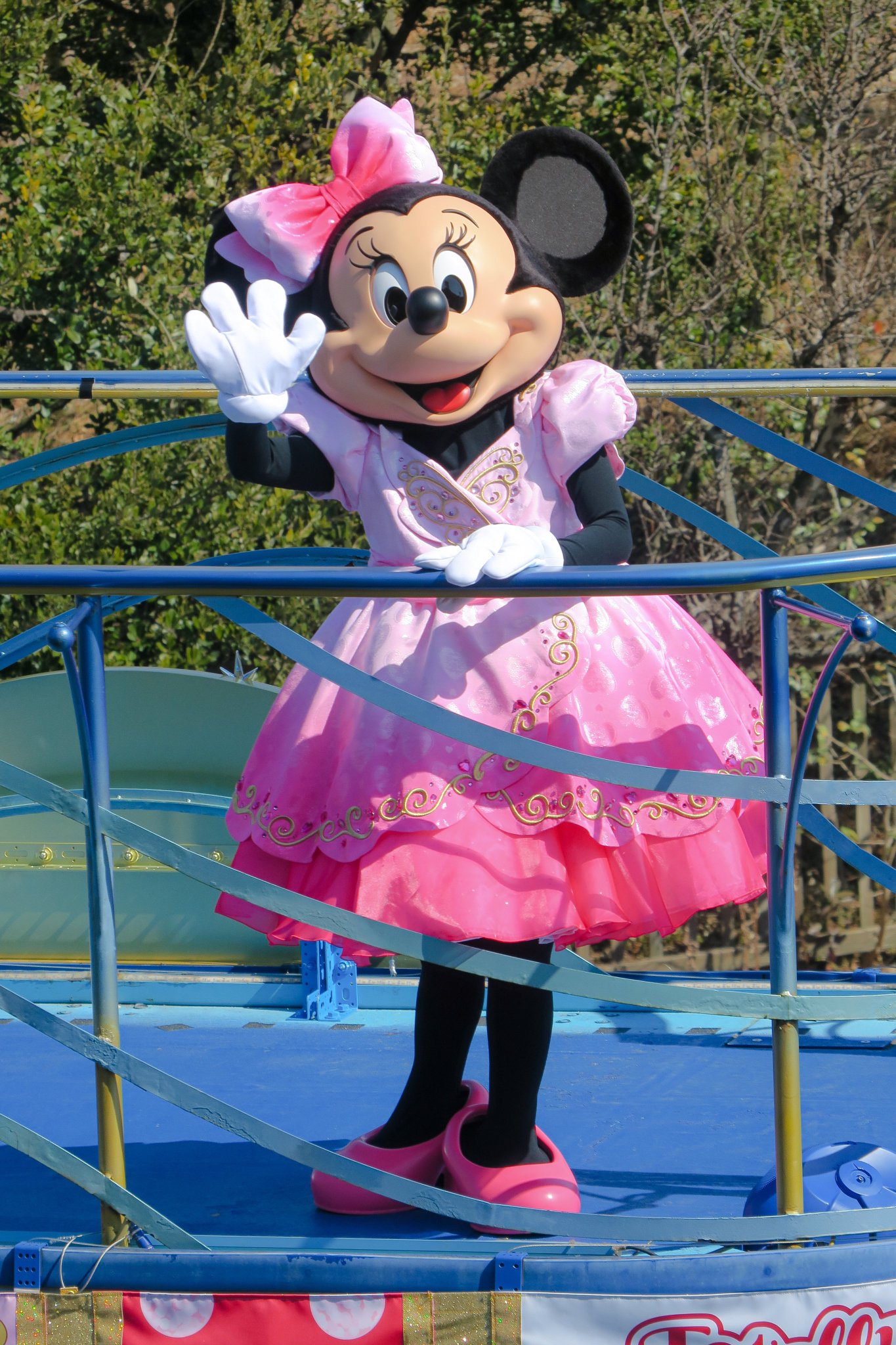 バレンタイン・ナイトコスチュームで登場！東京ディズニーシー