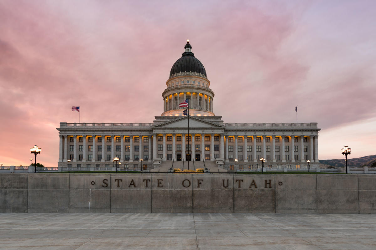 Please spread the word and come to the south steps of the Utah State Capitol tomorrow (Mon, Feb 28) at 5:00pm for a #StandWithUkraine rally! ✊🇺🇦 There will be brief remarks by <a href="/GovCox/">Governor Cox</a> &amp; <a href="/LGHendersonUtah/">Lt. Gov. Deidre M. Henderson</a> and we will light up the Capitol with Blue and Yellow. #GloryToTheHeroes