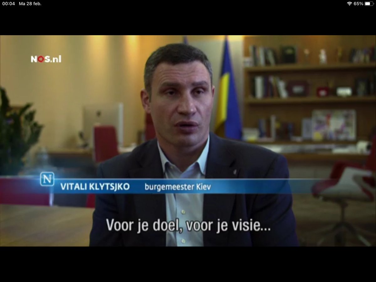 rudybouma's tweet photo. Ik heb Vitaly Klitschko, de burgemeester van Kiev, wel eens gesproken. De man is echt een reus, met handen als kolenschoppen. Hij torende destijds boven de betogers op Maidan uit. 
Reportage ‘De Erfenis van Maidan’ hier terug te zien:
https://t.co/igzoCVfZSR
Camera: @roelvanhees https://t.co/oXpZIKmsYD