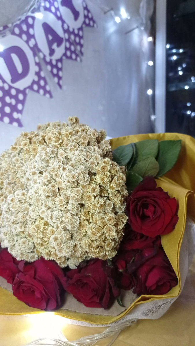 ratnatsh's tweet photo. for my perfect mom 🥰
I created this bouquet.
I wishing a blessed years more Joyful and your Wish comes true
#birthdaymom #perfectmom #blesseddaughter #mom https://t.co/mlBvo85Qck