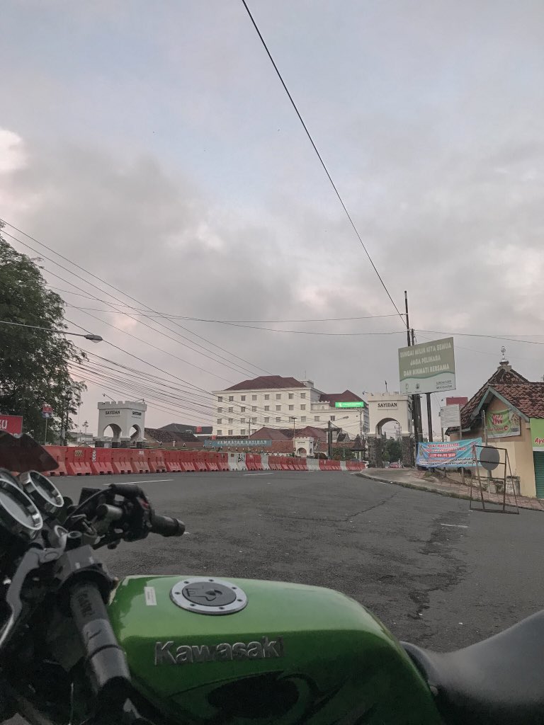 yourbstrd's tweet photo. Anak motor bgt aku 😆 https://t.co/PlbFuUpYzK