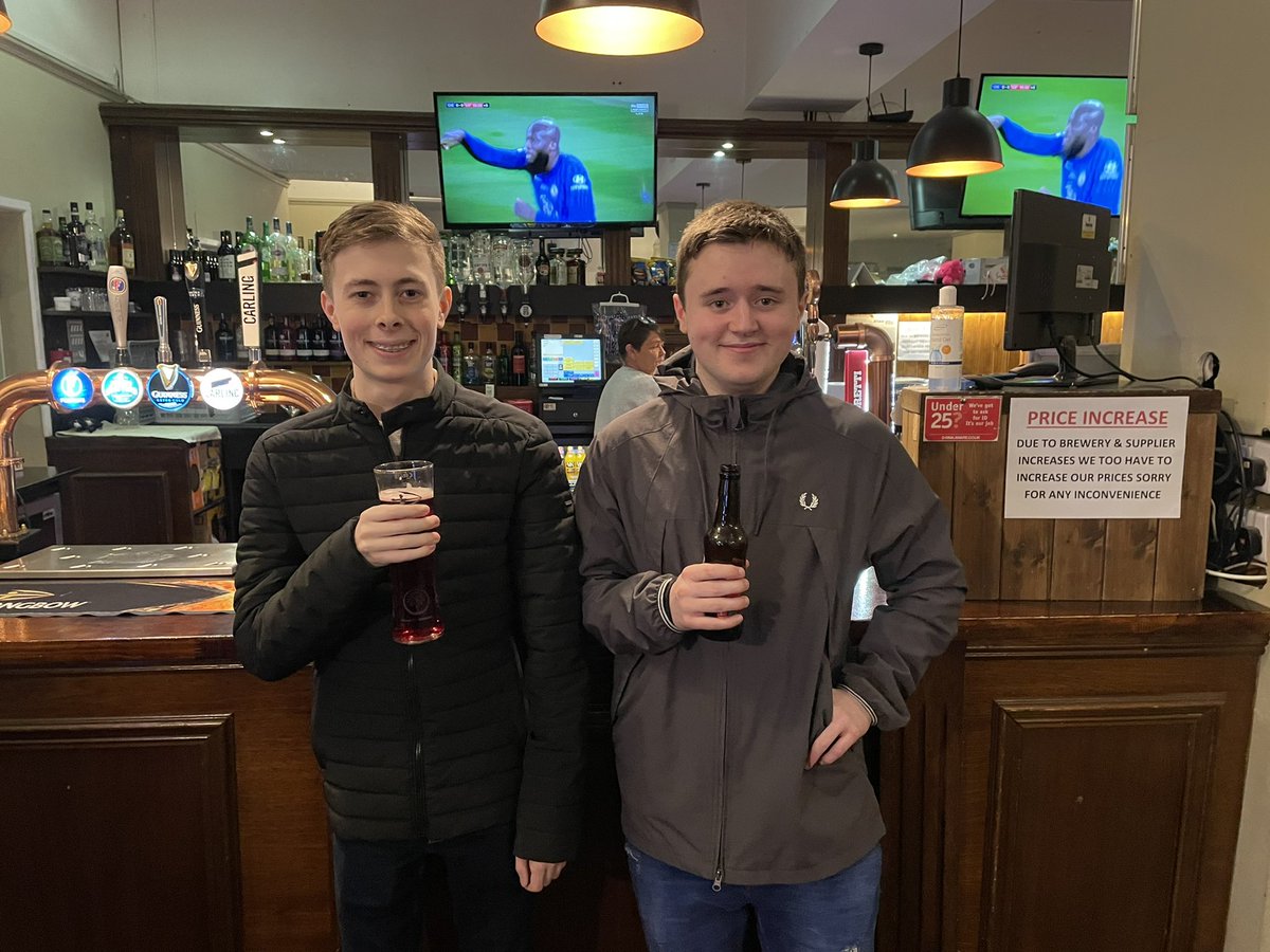 ChrisGoddard75's tweet photo. Few beers with these 2 fresh faced 18 year olds 😳🤣🍻 https://t.co/jJAy7OI6Tu