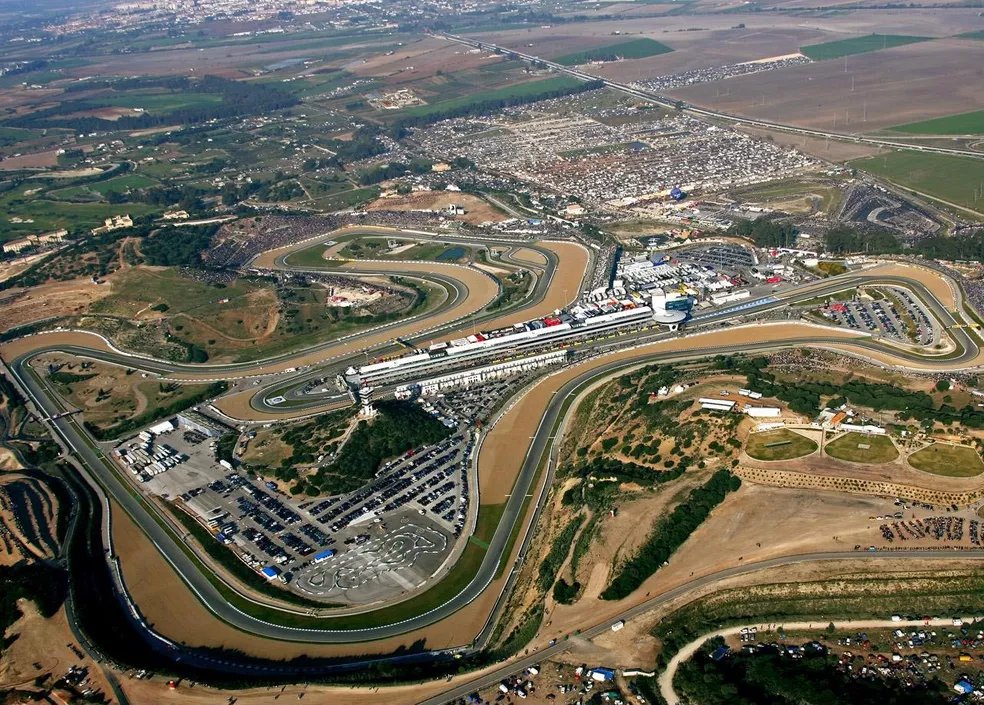 FIAWEC_F1v's tweet photo. E DIRETAMENTE DO MEU IPHONE BRANCO, ANUNCIO QUE VOLTAMOS!

Sejam bem vindos a Jerez, palco da terceira etapa do calendário da WEC em 2019. Será a estreia da pista na categoria, que se caracteriza por ser de média velocidade e bastante estreita, sendo desafiadora para os pilotos! https://t.co/x5WR0tY967