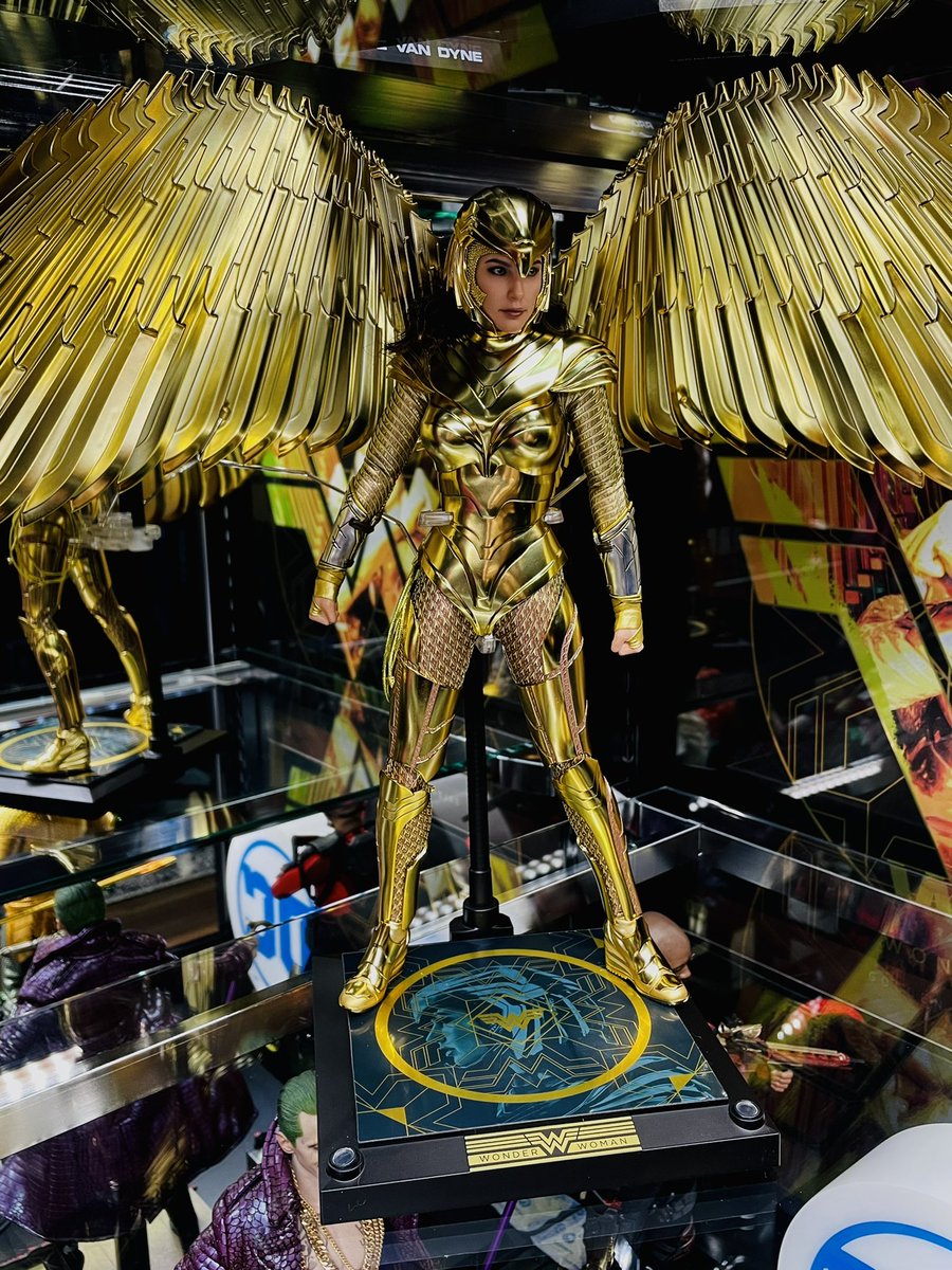 jojoagogo6215's tweet photo. 怖いもの見たさでボーナス版にしてみたワンダーウーマン(ゴールドアーマー)予想はしてたけど…マジで大きさハンパない…ホットトイズさん容赦ないっす😂
#hottoys
#WonderWoman1984
#GoldArmor https://t.co/XrRqGCGRL4