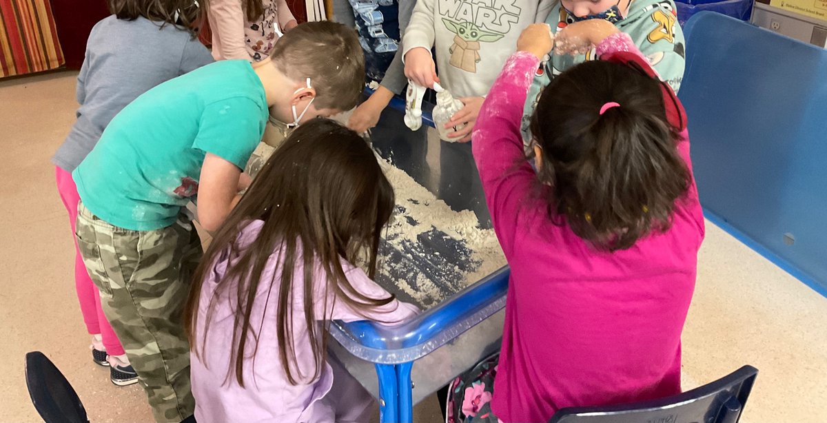 _CLeonard_'s tweet photo. Limitless!
Having our centres open to everyone helps us learn how to problem solve and builds community;  this is our classroom.  We know how to share spaces and work together.
@MohawkGardensPS https://t.co/Cy9p0GW4QL