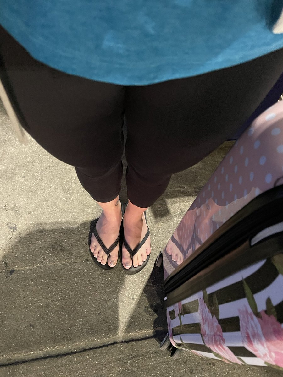 teacherfirst73's tweet photo. Little chilly, but feels good to be home ❤️ #vacaover #coldfeet https://t.co/Vc5UCZVlRS