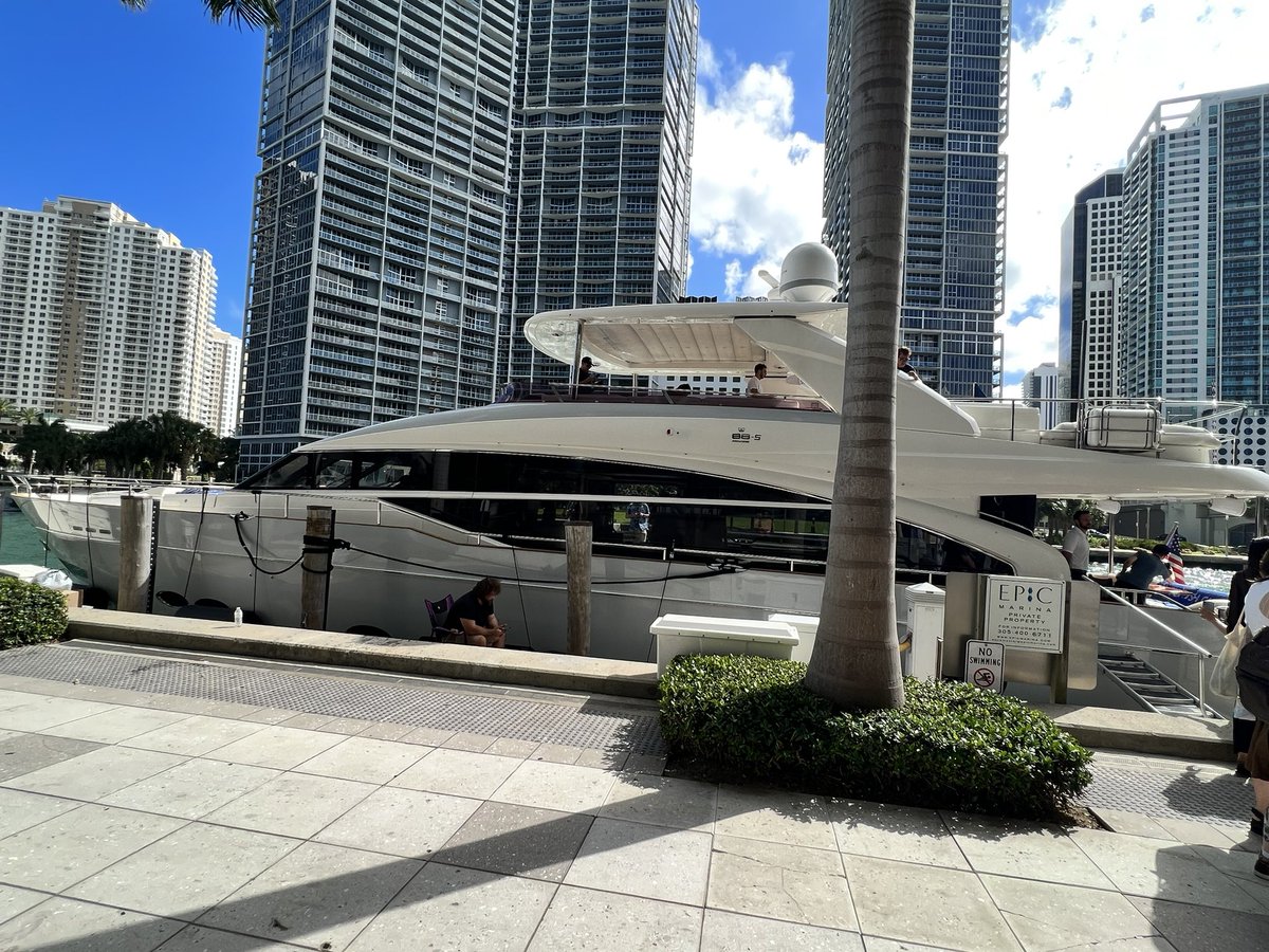 VeteranDP's tweet photo. @Flyfishclub #NFT bubbleboat gathering this weekend was AMAZING. Real founders &amp; a genuine community of professionals sharing an IRL moment. No speculation just a proven track record in hospitality from the @thevcrgroup This was a sample of the future. FFC will be groundbreaking https://t.co/jsSiS0TiGI