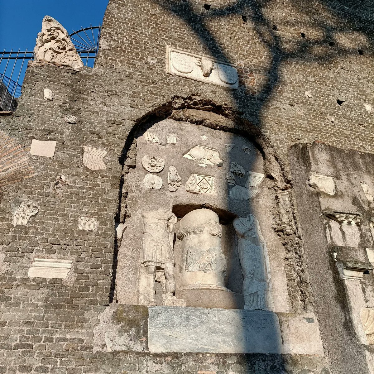 zendainrome's tweet photo. Shadows
#appianway
#ceciliametella
#castrumcaetani
#ViaAppia
#straderomane
#allroadsleadtorome https://t.co/RZcOCSzbFT