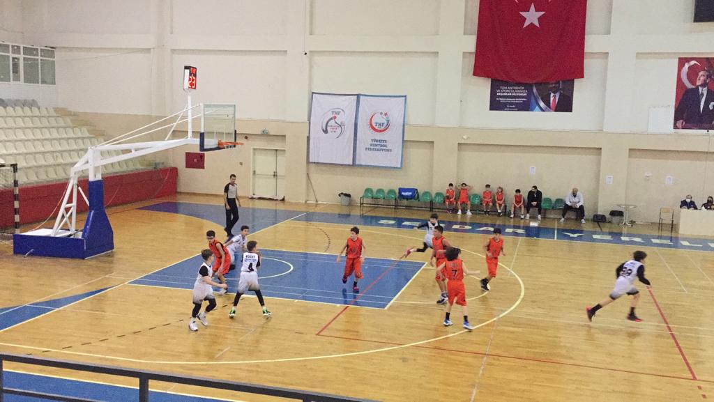 EgeAsist's tweet photo. U11 üst lig maçında Siba karşısında iyi bir oyun sergileyerek 68- 20 skor ile galip gelen taraf olduk, teknik ekibimizi ve sporcularımızı kutluyoruz. 💪👍🏀

#EgeAsist #gelecegeasist #basketbol #takım #mücadele #galibiyet https://t.co/91MSmcrokf