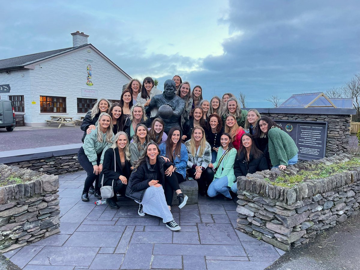 kazzyheg's tweet photo. An epic weekend in Dingle at the @PIOs85 tournament, great fun and craic with @mullingarshams crew, nice to win a cup along the way too☘️🙌🏽 #QuietWeekend #OhMeOhMy https://t.co/hyfI7LpCZu