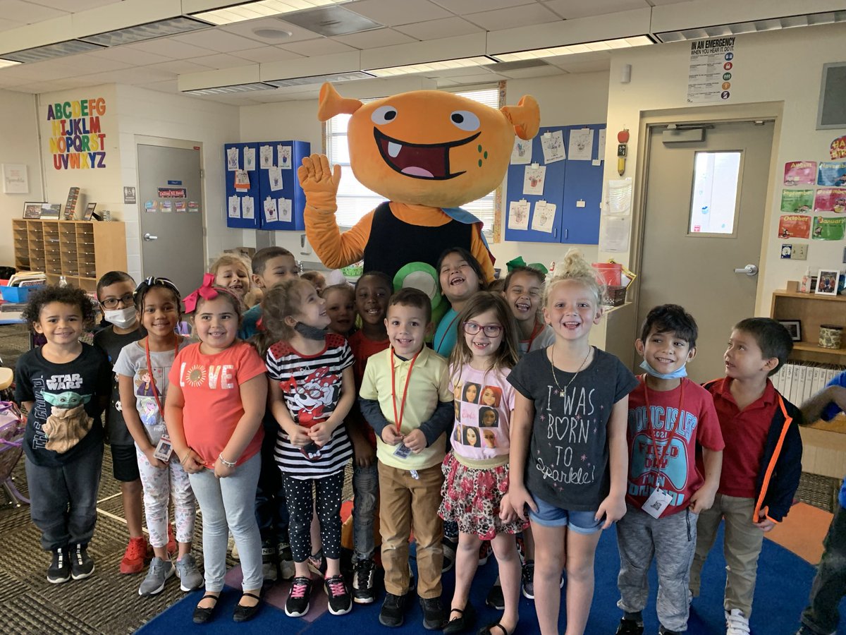 TropicIslesElem's tweet photo. Our students had a visit from Plory the other day. So much excitement! iReady is ‘rockin’ it at Tropic Isles!! #CurriculumAssoc #SeastarPride #Strivefor45 https://t.co/5kYvxXOBY8