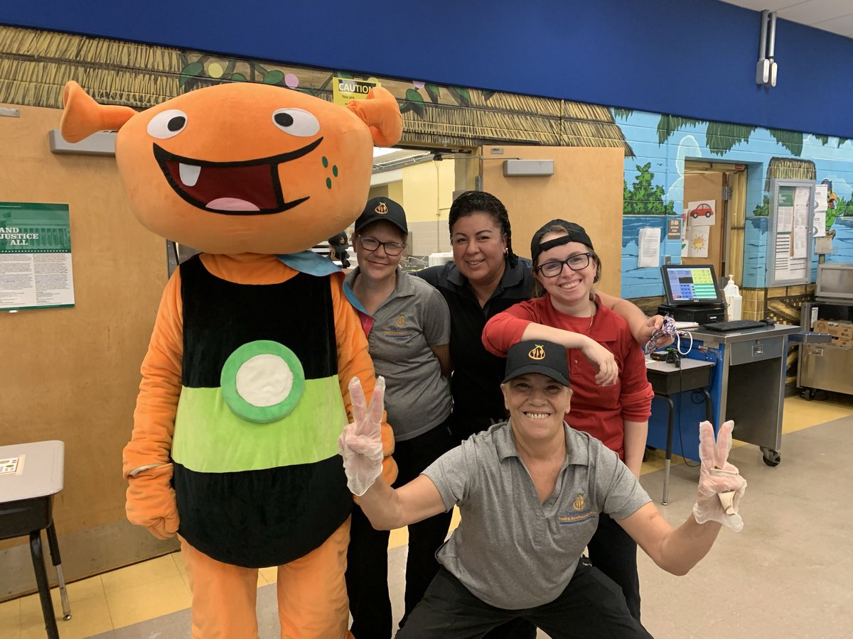 TropicIslesElem's tweet photo. Our students had a visit from Plory the other day. So much excitement! iReady is ‘rockin’ it at Tropic Isles!! #CurriculumAssoc #SeastarPride #Strivefor45 https://t.co/5kYvxXOBY8