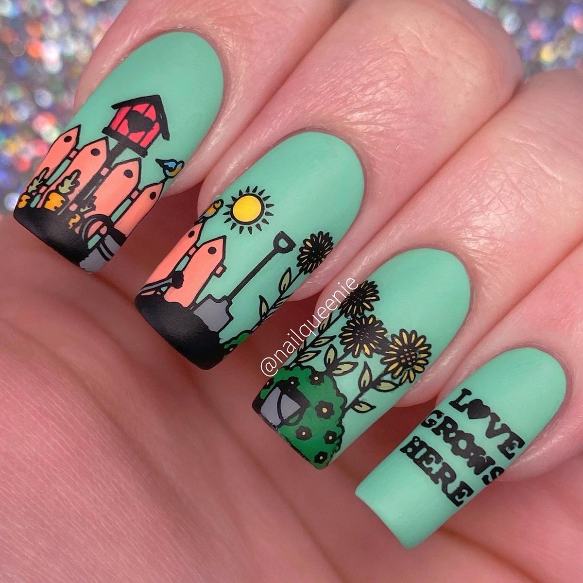 nailqueenie_'s tweet image. Maniology so kindly sent me their new Garden Shed stamping plate! I used it and a bunch of @holotaco cremes to create this cute little garden landscape mani!🌻 #maniology #holotaco @nailogical