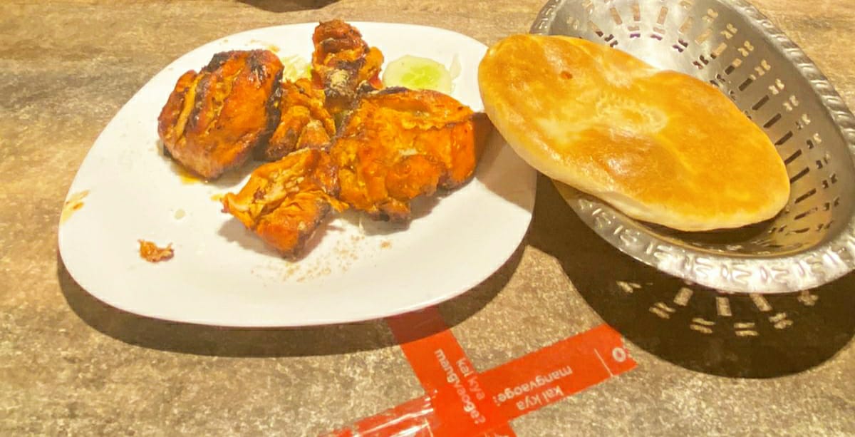 CharuDas5's tweet photo. @Afghanistan_5 Yummmyyyy ..
My dinner .. Afghani Naan &amp; Chicken tandoori at Mazaar Resturant, Lajpat Nagar, New Delhi, India https://t.co/V96KvKJfsd