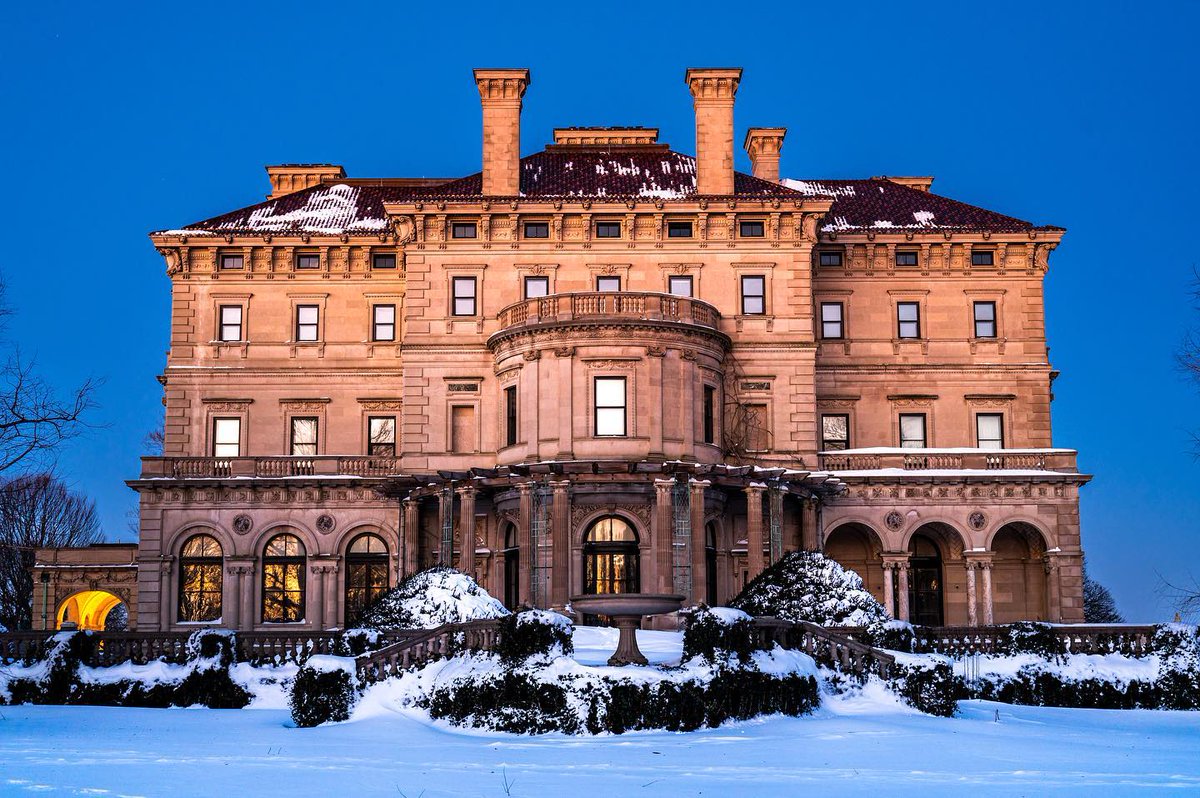 RITourism's tweet photo. Rhody's very own Newport Mansions are featured in #GildedAgeHBO! @timeout spills the inside scoop on how these historic gems inspired the new @hbomax series: https://t.co/hsbeclVdI7

📸: andrewj_brooks https://t.co/c7AJZzsjVh