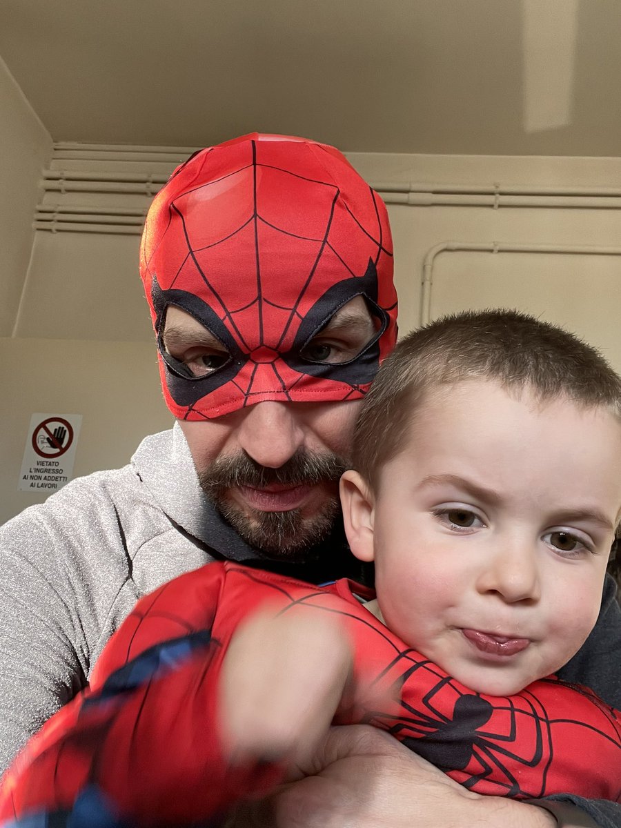 paneta1980's tweet image. Zio e nipote contro le forze del male 
#wearespiderman #wesavetheworld