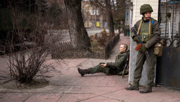 CTVNews's tweet photo. Ukrainians return from abroad to fight Russian invasion https://t.co/YGSFjbnFtS https://t.co/rsfH6pZgUh