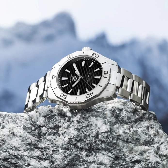 PONSiBARTUMEU's tweet photo. Versatilitat al poder! 
. 
Nou TAG HEUER AQUARACER  PROFESSIONAL 200. Un elegant rellotge-eina de luxe dissenyat per a qualsevol aventura i terreny. 
.
Plaça Rebés 5.
.
https://t.co/LKIN2kVaOV https://t.co/VzDk0RRqYn