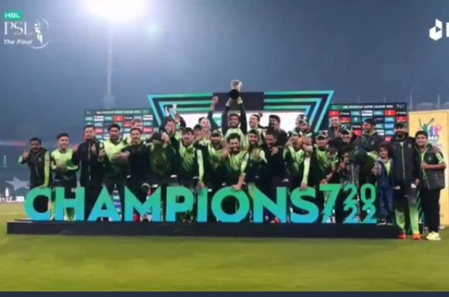 Osman0178's tweet photo. The moment they have waited for 7 years!!! Ya Allah! We really have witnessed a historic victory!!!🥲🥇🏆💖  @lahoreqalandars Congratulations @iShaheenAfridi
&amp; Co.!! You guys have made the whole nation the happiest!🥲👏🏼🥳♥️ WE LOVE #LahoreQalandars ❤
#PSLFinal #MSvsLQ https://t.co/R6Cq0GVesJ