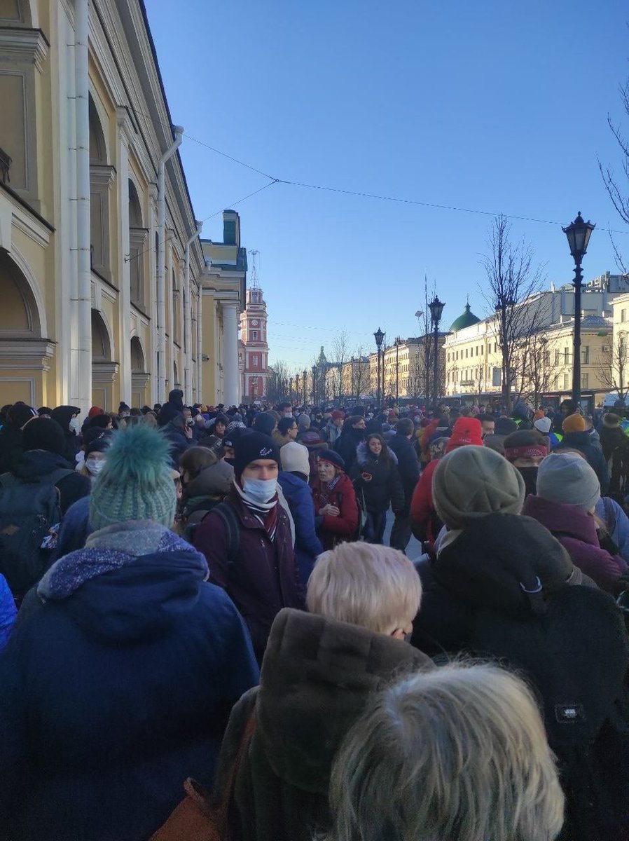 ynknik's tweet photo. Почему мало фото с улиц СПб и Мск, я лично стояла в огромной толпе! Пресса, вы где? 

#НетвойневУкраине #нетвойне 
#NoWarWithUkraine #NoWarInUkraine #NoWar #StopPutin #StopWar https://t.co/pBGutJlKOZ