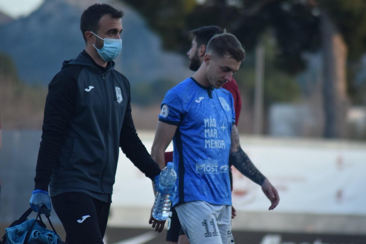 racingctmmfc's tweet photo. Tener un equipo sanitario contigo, es sinónimo de tranquilidad. Ante una emergencia sanitaria, siempre están los primeros. 

Hoy lo han vuelto a demostrar, estamos orgullosos de teneros con nosotros. https://t.co/WMiGYfzLhK