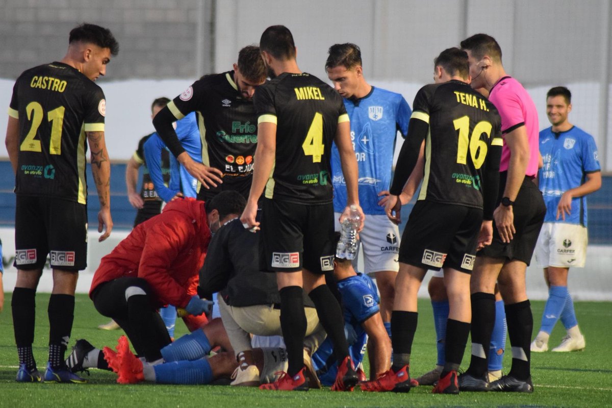 racingctmmfc's tweet photo. Tener un equipo sanitario contigo, es sinónimo de tranquilidad. Ante una emergencia sanitaria, siempre están los primeros. 

Hoy lo han vuelto a demostrar, estamos orgullosos de teneros con nosotros. https://t.co/WMiGYfzLhK
