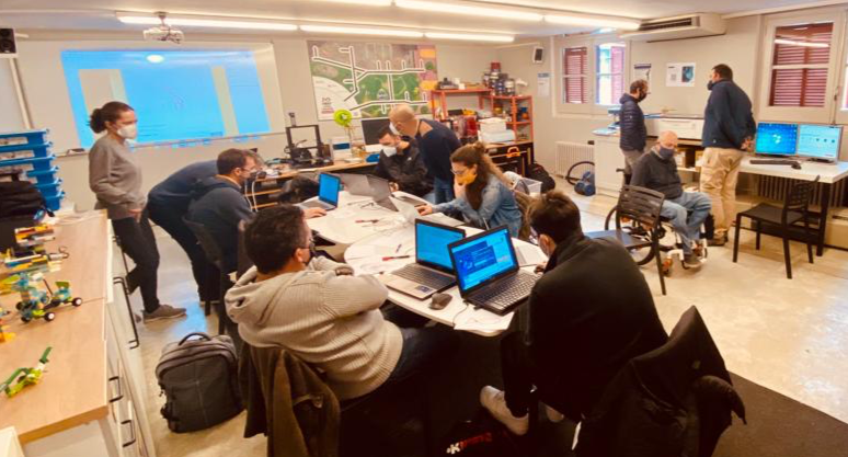 MALLAProjecte's tweet image. Finalitzat el primer curset de tall amb làser portat per @ROBOTIX_  bona participació i bon ambient