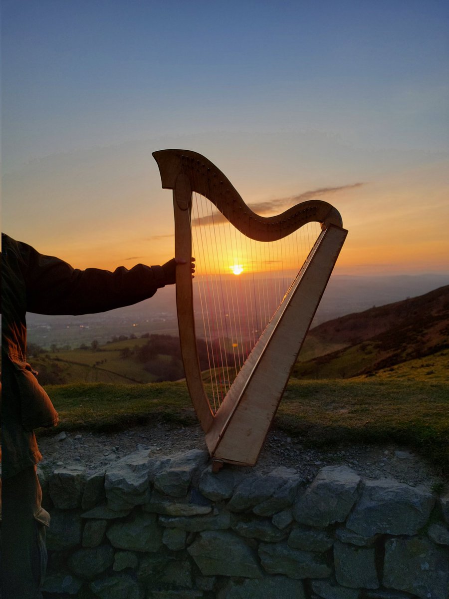 kickboxingkaren's tweet photo. Lovely sunset up at Moel Famau made even more magical when someone starts playing the harp.... https://t.co/F9adOl6rZR