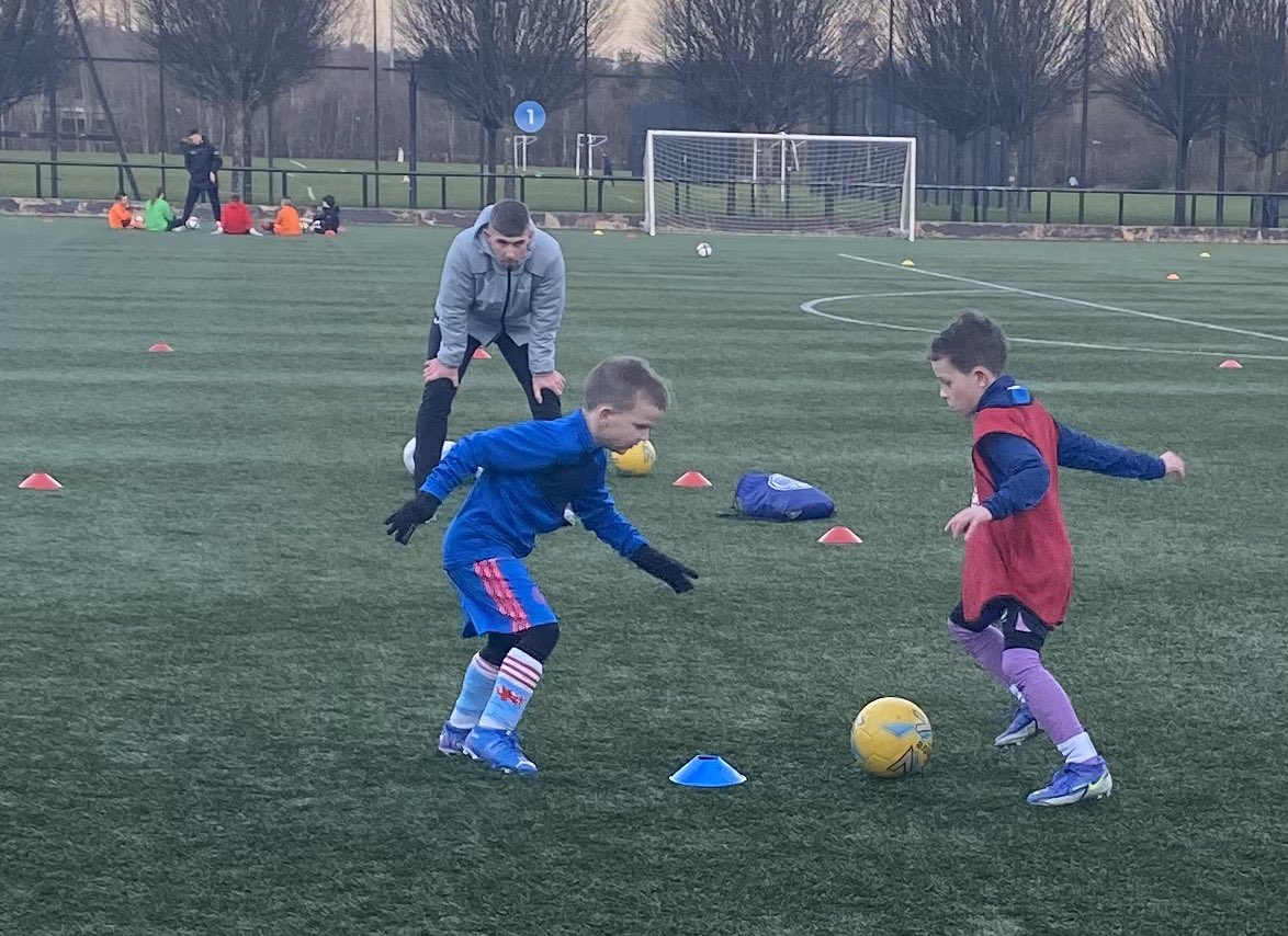 AllyMcGovern1's tweet photo. Intense focus… great session tonight at Rangers! @DBrownlie97 watching the clash of the titans! Improving every week! ⚽️💙🙌🏻 #argyll14 #baller #workinghard https://t.co/8RZsxMo7L9