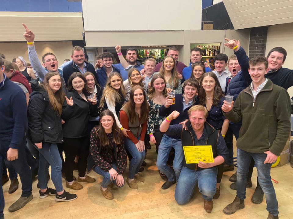 joe10_t's tweet photo. And that what Whitt & Os YFC is all about coming 3rd but still celebrating like we won!! 🍻🍻🤣
Well Done! Team you do yourself and the club proud!
#yfc #sfyfc #woz #teamwoz #youngfarmer https://t.co/DIeFHggtMe