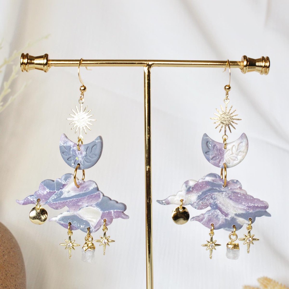 Soularlife's tweet photo. new cloud style w/ raw moonstone ✨ https://t.co/fWjQ6G00Wb