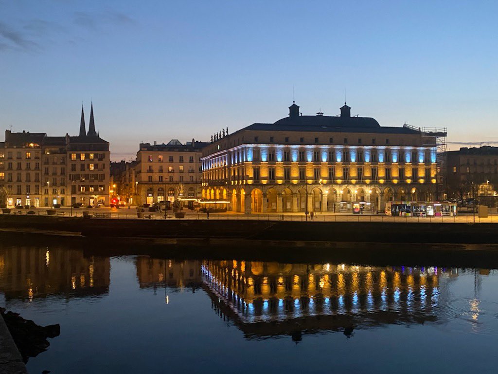 #Bayonne aux couleurs de l'Ukraine, en soutien à sa population.🇺🇦