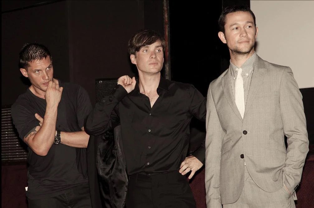 Киллиан мерфи и тома харди. Киллиан мерфи в смокинге. Мёрфи и харди. Tom hardy and cillian murphy. Киллиан мерфи и тома харди.