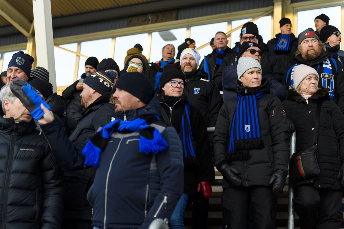 SiriusBandy's tweet photo. Nytt publikrekord för säsongen 💙🖤 Tack till alla 4103 personer för den magiska inramningen, tack för ert fantastiska stöd. På torsdag gör vi om det och då hoppas vi på blåsvarta siffror på resultattavlan. 

Foto: Oscar Larsson / PEBO-Foto https://t.co/dGD6Zhyk4w
