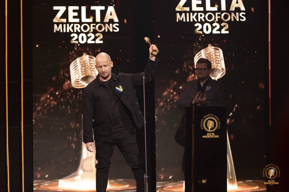 Es patiešām to negaidīju. Jo, manuprāt, visi (ne tikai nominētie albumi) hiphop mūzikas kategorijā ir pamanīšanas vērti. Paldies @zeltamikrofons žūrijai, ka sadzirdēja &amp; novērtēja mani.Vēlmes svinēt gan nav. Svinēšu šo visu,kad Ukraina būs brīva no iebrucējiem.  #StandWithUkraine