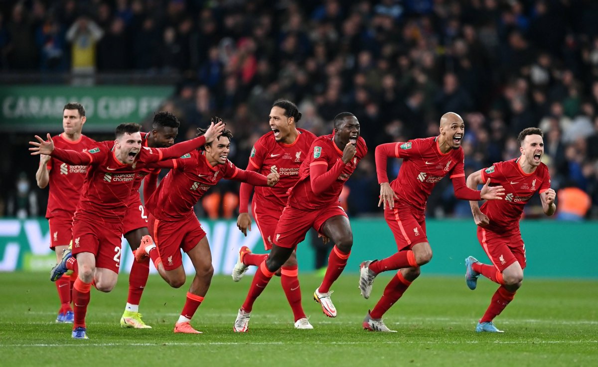 Melihat penampilan sepanjang musim ini, Liverpool memang layak mendapatkan trofi. Kendati, jika melihat laga malam ini, mereka sama kuat dengan Chelsea.

Namun, mental The Reds di babak adu penalti memang begitu luar biasa. Seluruh penendang gol. Selamat! 🏆🔴
