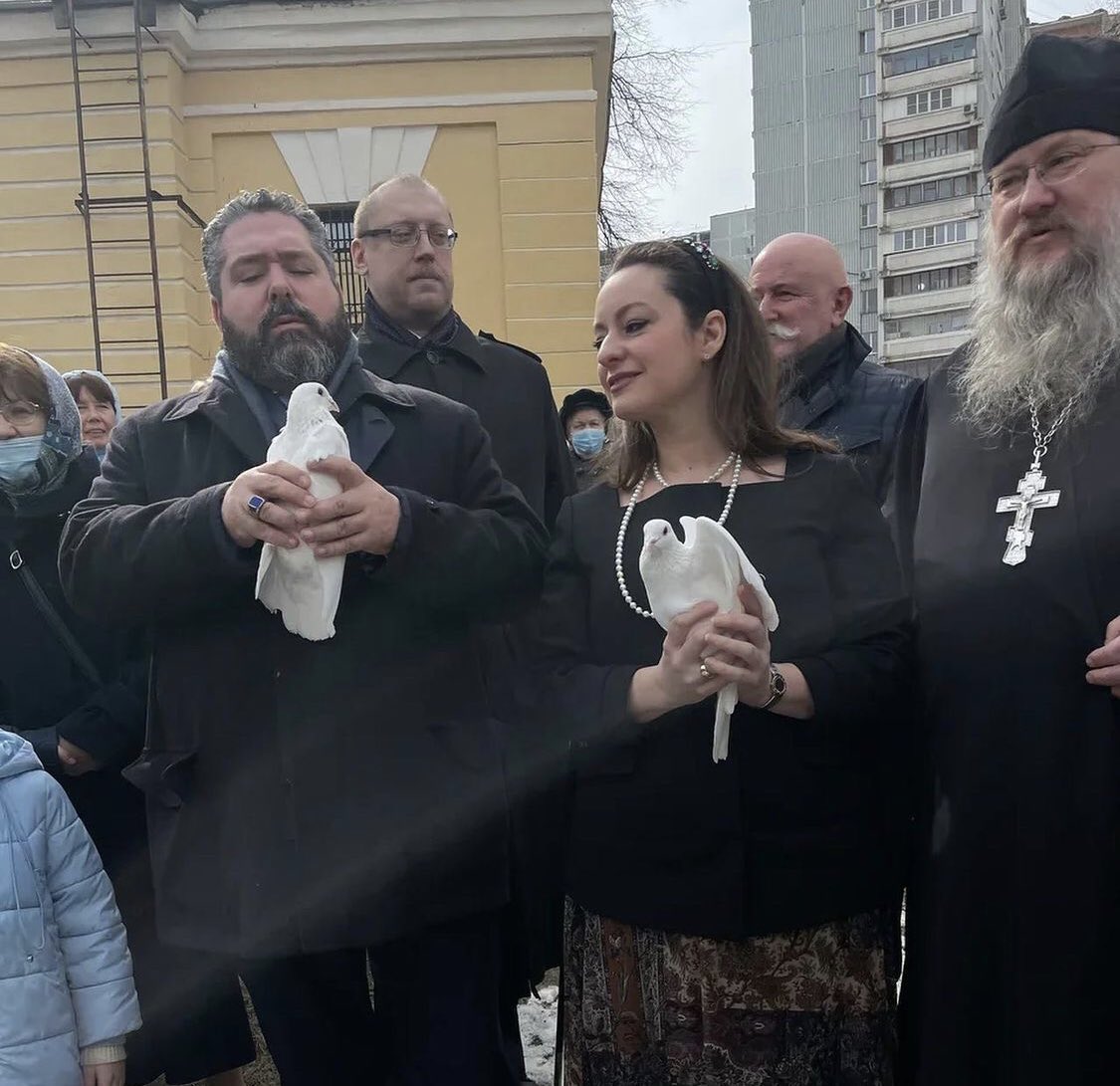 RomanoffFamily's tweet photo. “painful to see how for the past 8 years brothers and sisters, whose fathers, and previous generations defended together their common Homeland, have been pitted against each other in terrible fights” a dove for #peace #romanoff #romanov #ukraine #russia https://t.co/MmwhqmRYOt